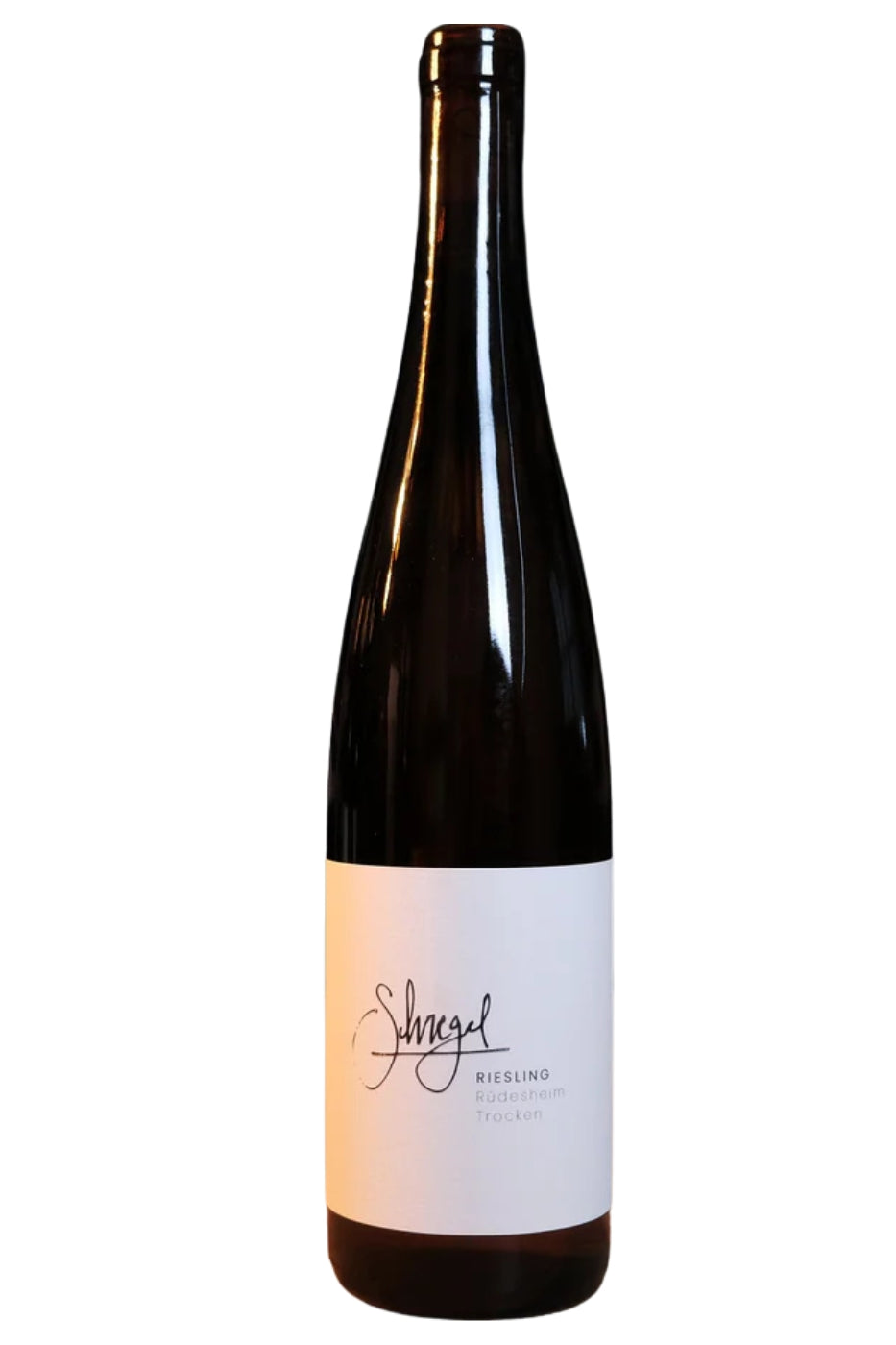 Schregel Riesling Rüdesheim Trocken Weinflasche mit weißem Etikett auf weißem Hintergrund