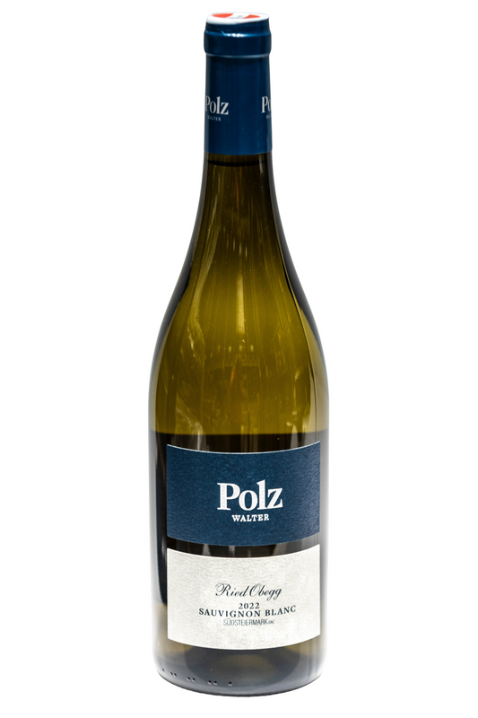 Polz Sauvignon Blanc 2022 Weißweinflasche mit blauem Etikett, stehend, freigestellt