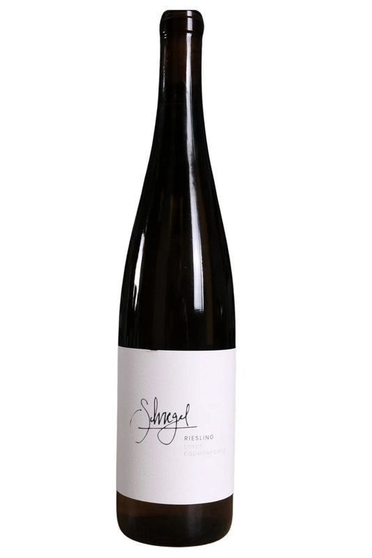 Riesling Weinflasche Schregel Lorch Kapellenberg vor weißem Hintergrund