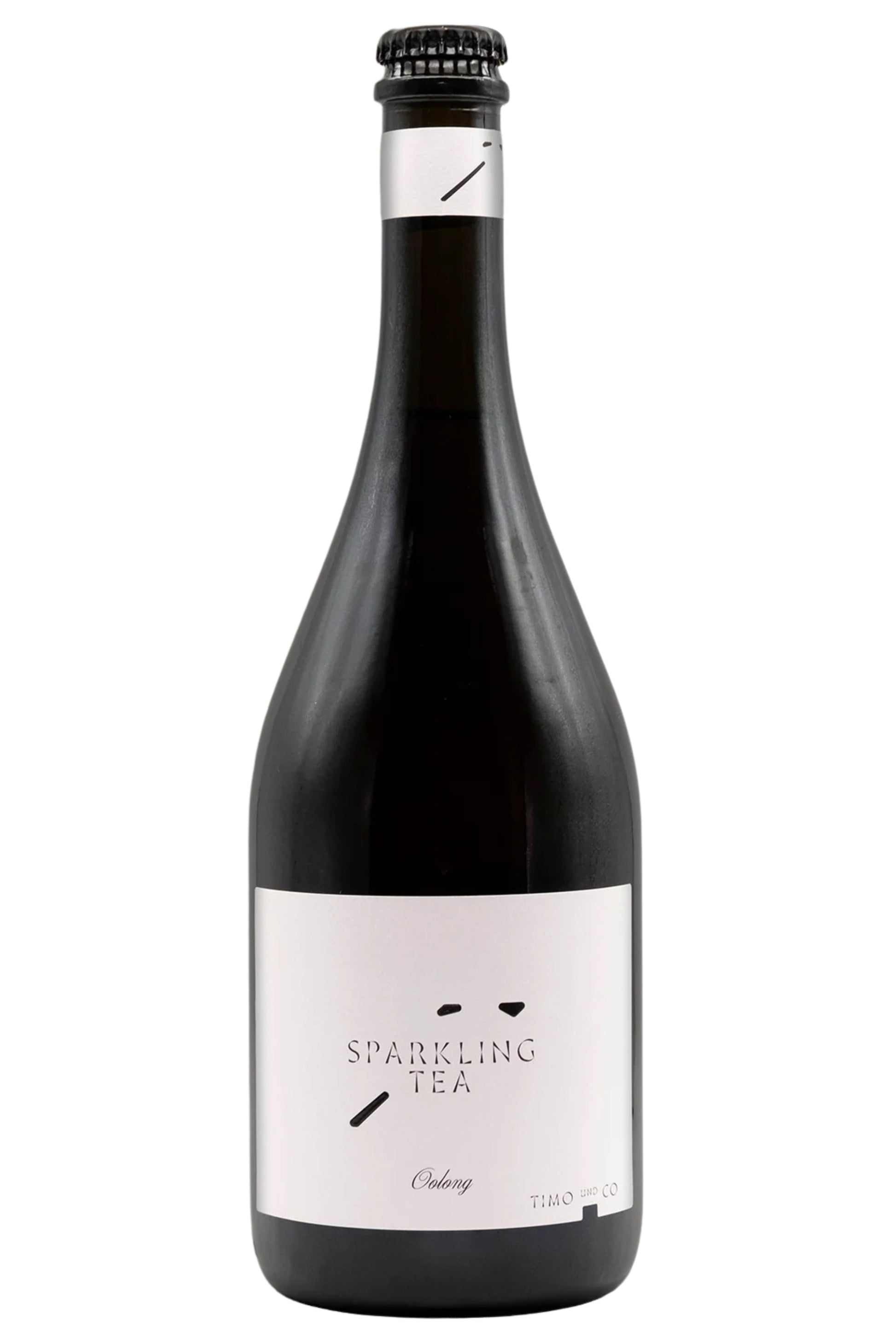 Elegante schwarze Flasche Sparkling Tea Oolong, minimalistisches Etikett, Produktfoto